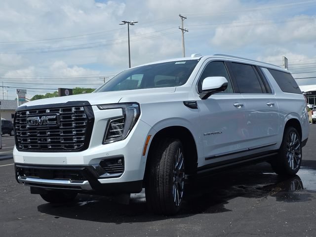 New 2026 GMC Yukon XL Denali Ultimate w/ LPO, Floor Liner Package AWD/4WD image 13