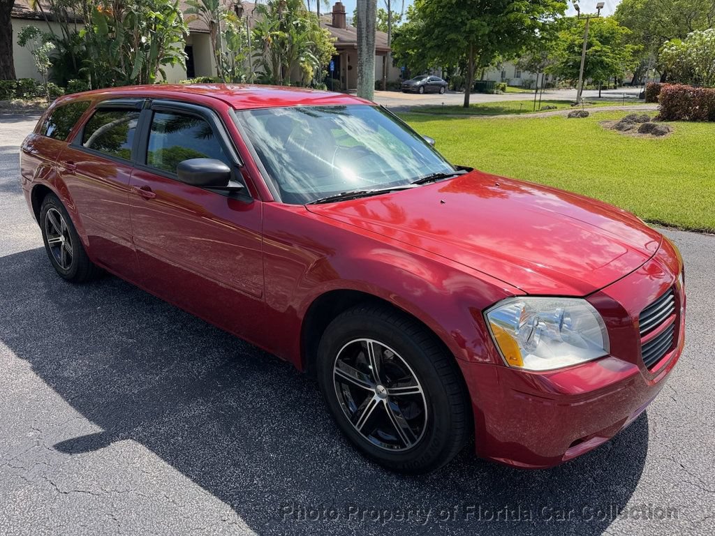 Used 2005 Dodge Magnum SE RWD image 2