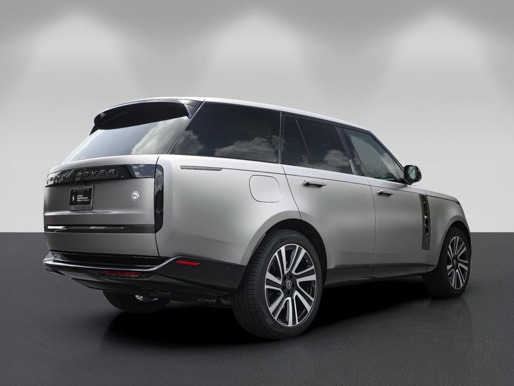 Used 2023 Land Rover Range Rover SV AWD/4WD image 3
