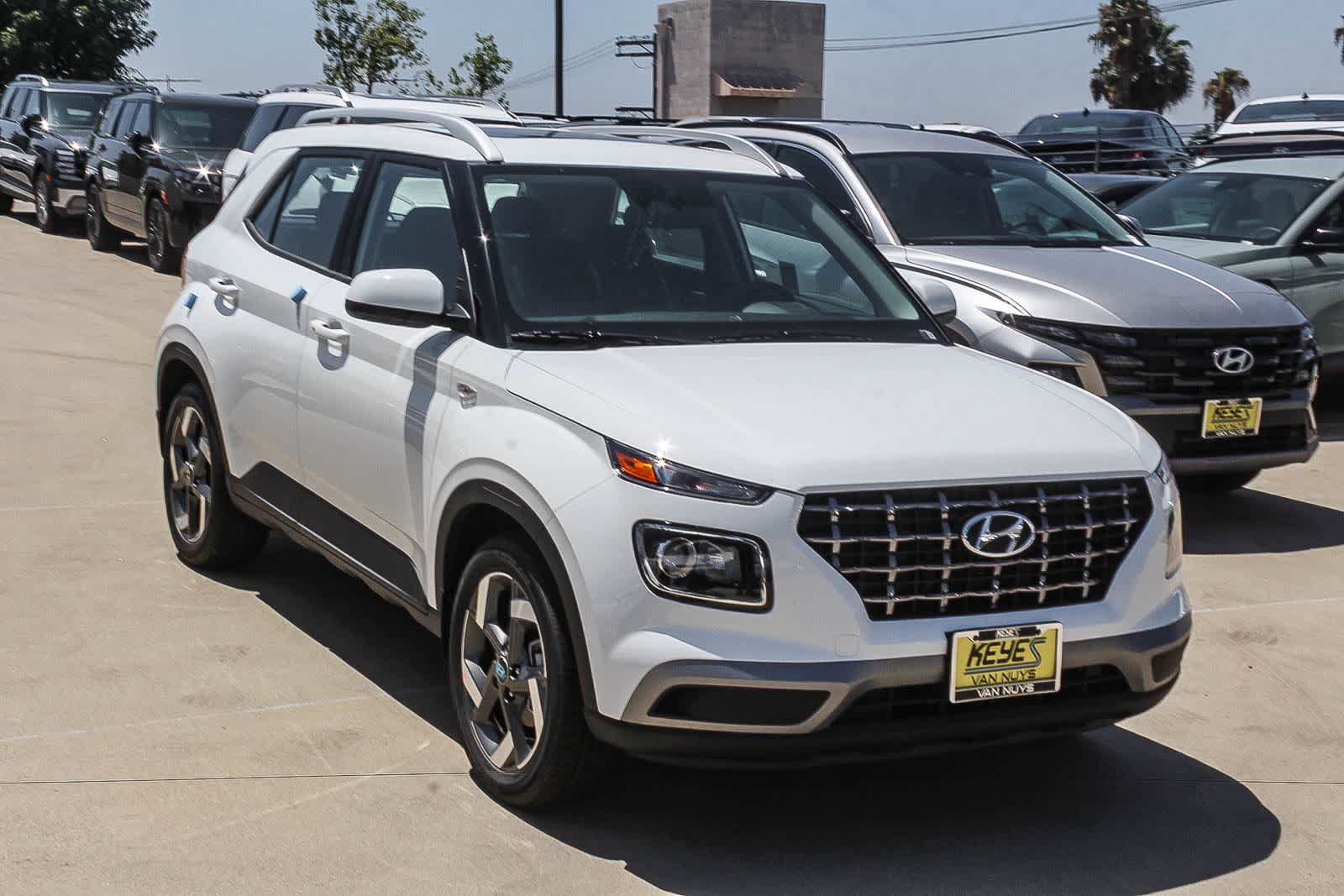New 2026 Hyundai Venue SEL FWD image 3