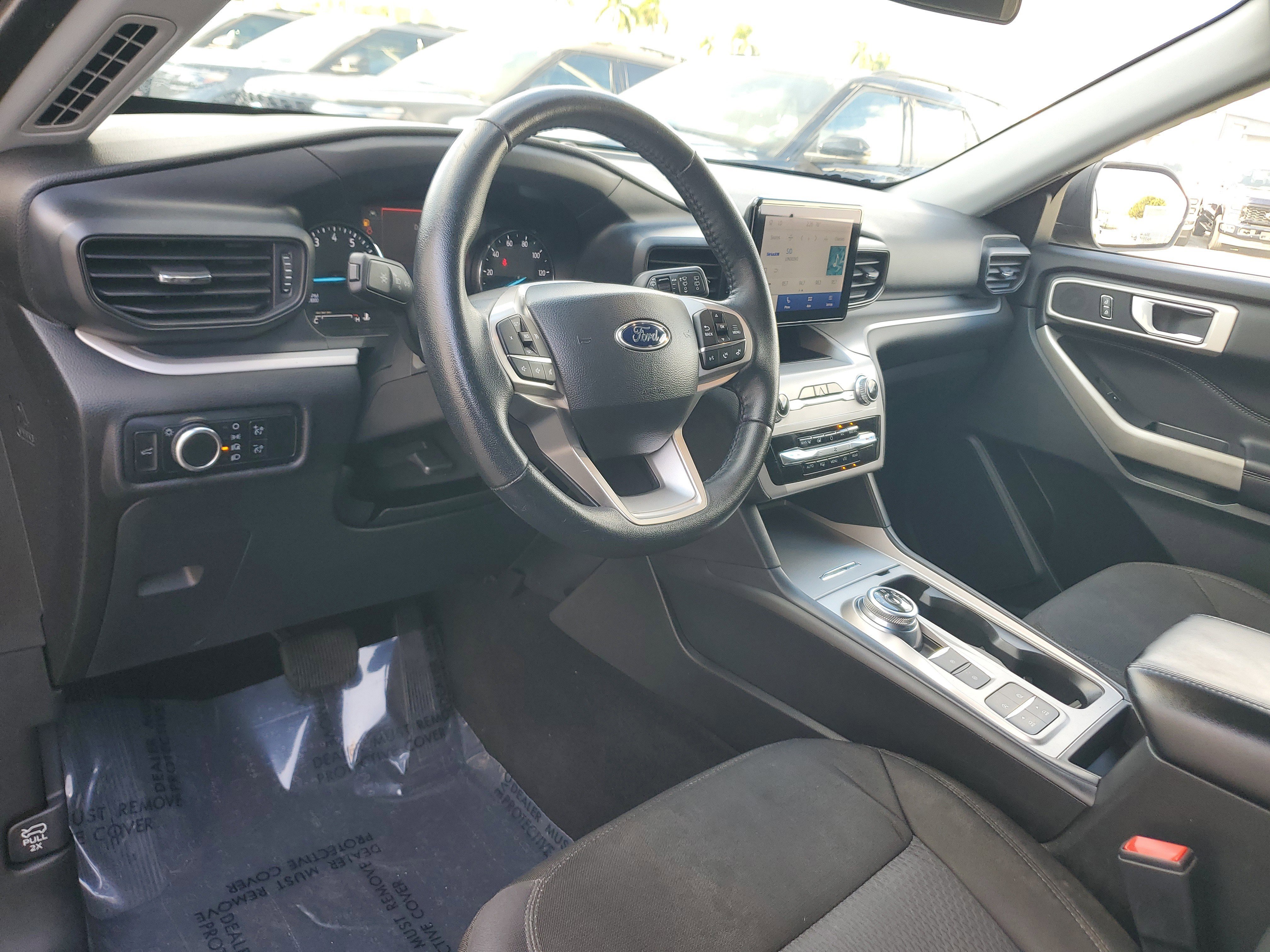 Used 2023 Ford Explorer XLT image 9