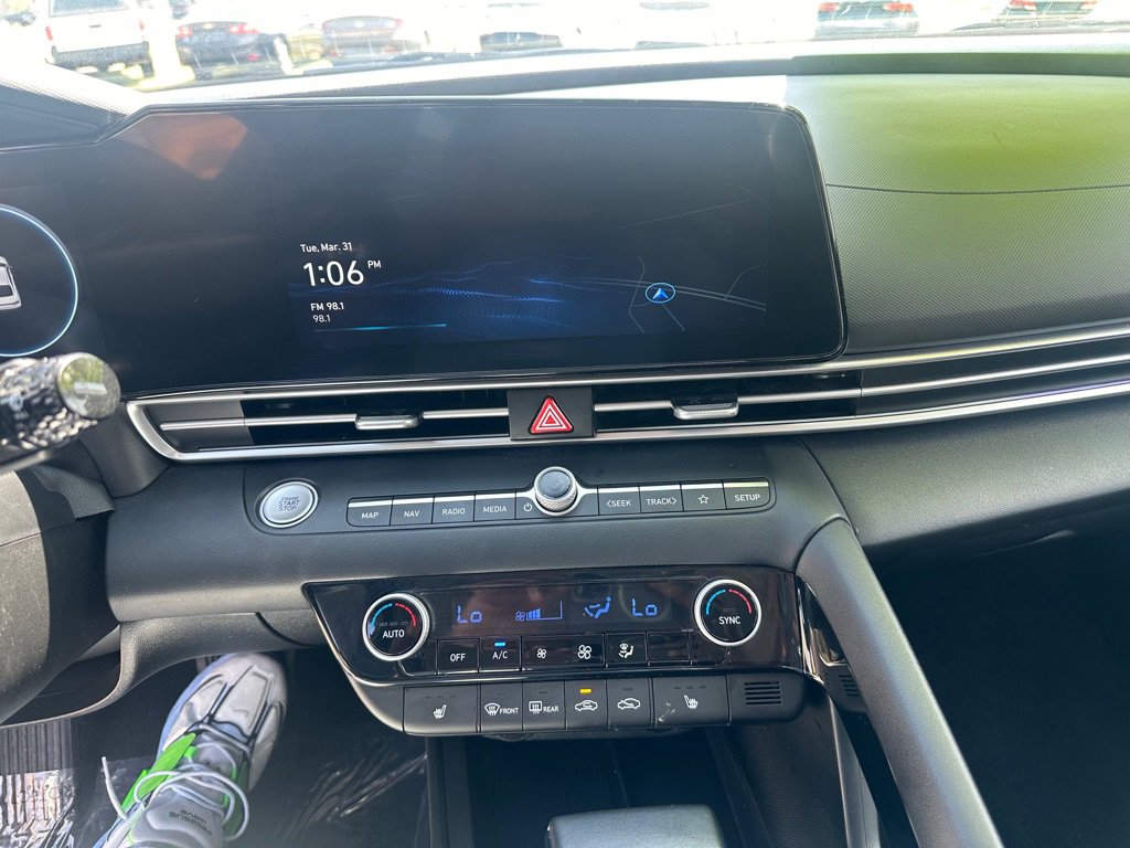 Used 2025 Hyundai Elantra SEL image 15