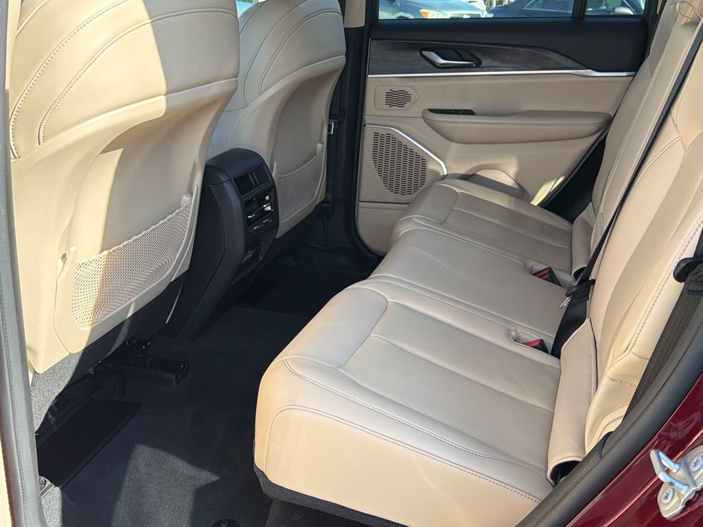 Used 2022 Jeep Grand Cherokee Limited AWD/4WD image 18