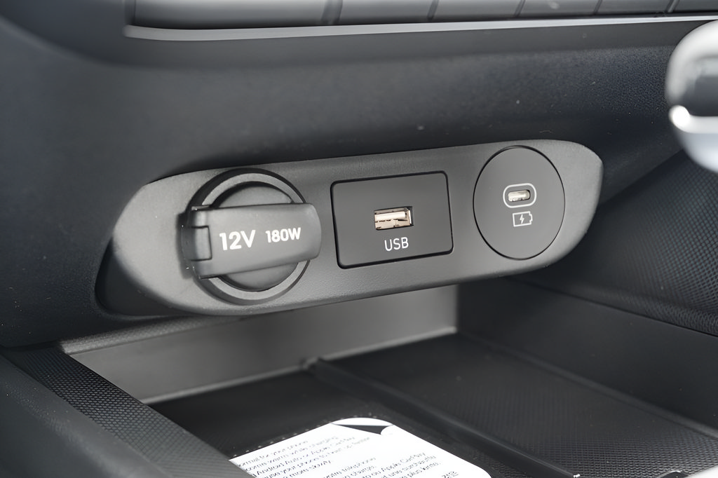 New 2026 Hyundai Elantra Limited FWD image 32