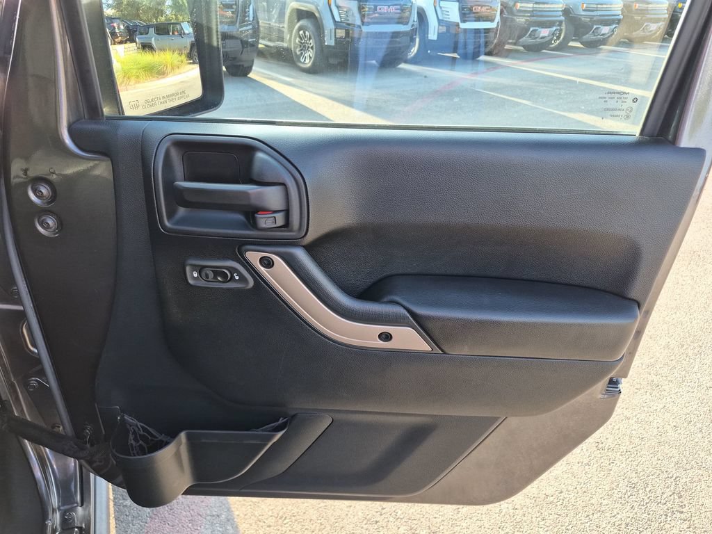 Used 2016 Jeep Wrangler Unlimited Sahara AWD/4WD image 40