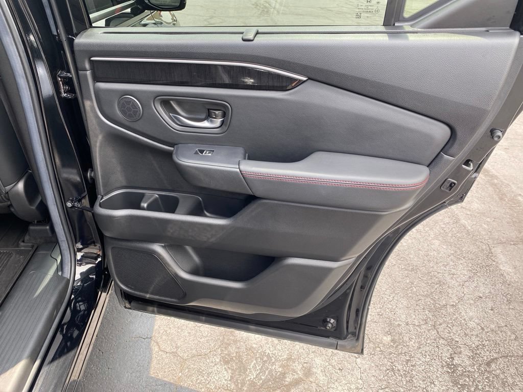 Used 2025 Honda Pilot Black Edition image 47