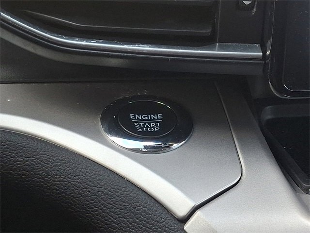 Used 2022 Ford Explorer XLT w/ Equipment Group 202A image 19