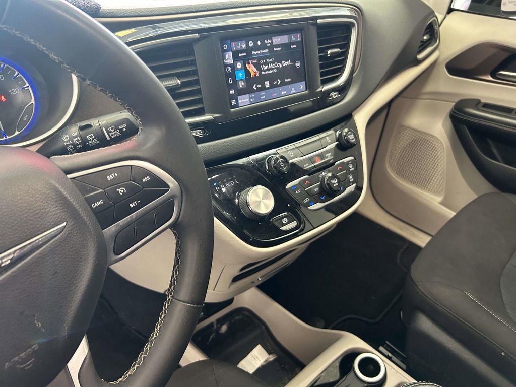 Used 2022 Chrysler Voyager LX FWD image 20