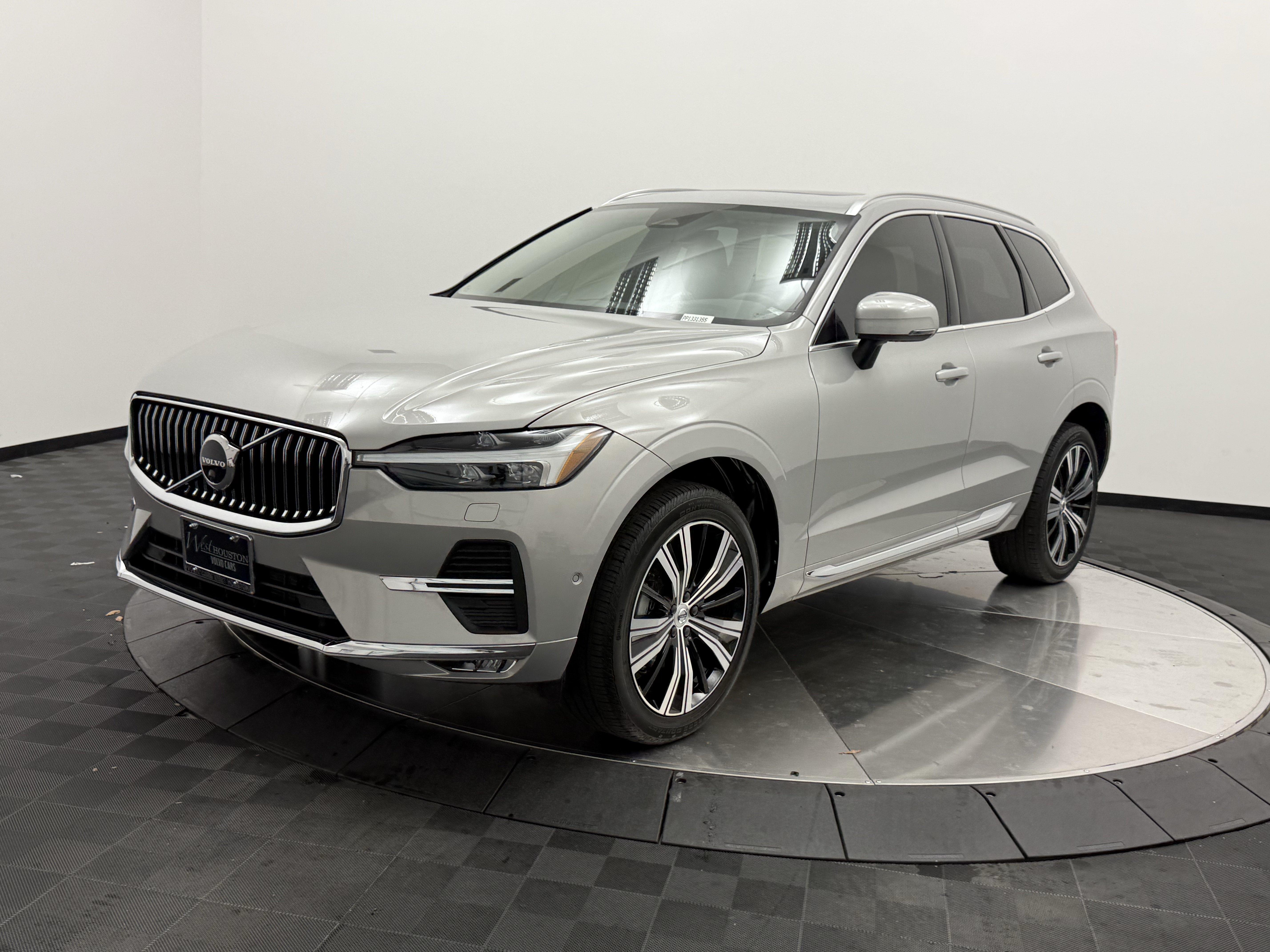 Certified 2023 Volvo XC60 B5 Plus w/ Climate Package AWD/4WD image 3