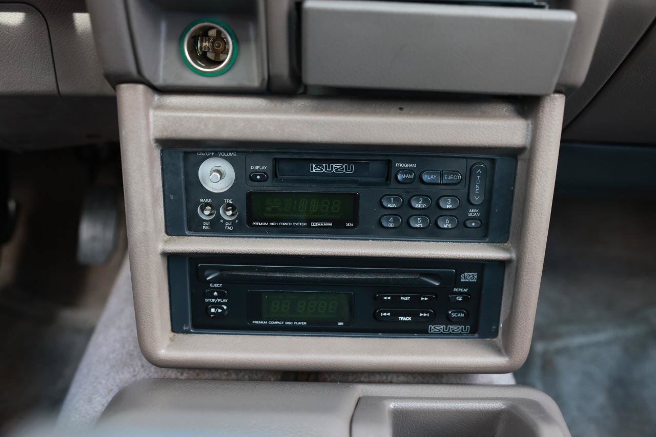 Used 1994 Isuzu Rodeo LS RWD image 32
