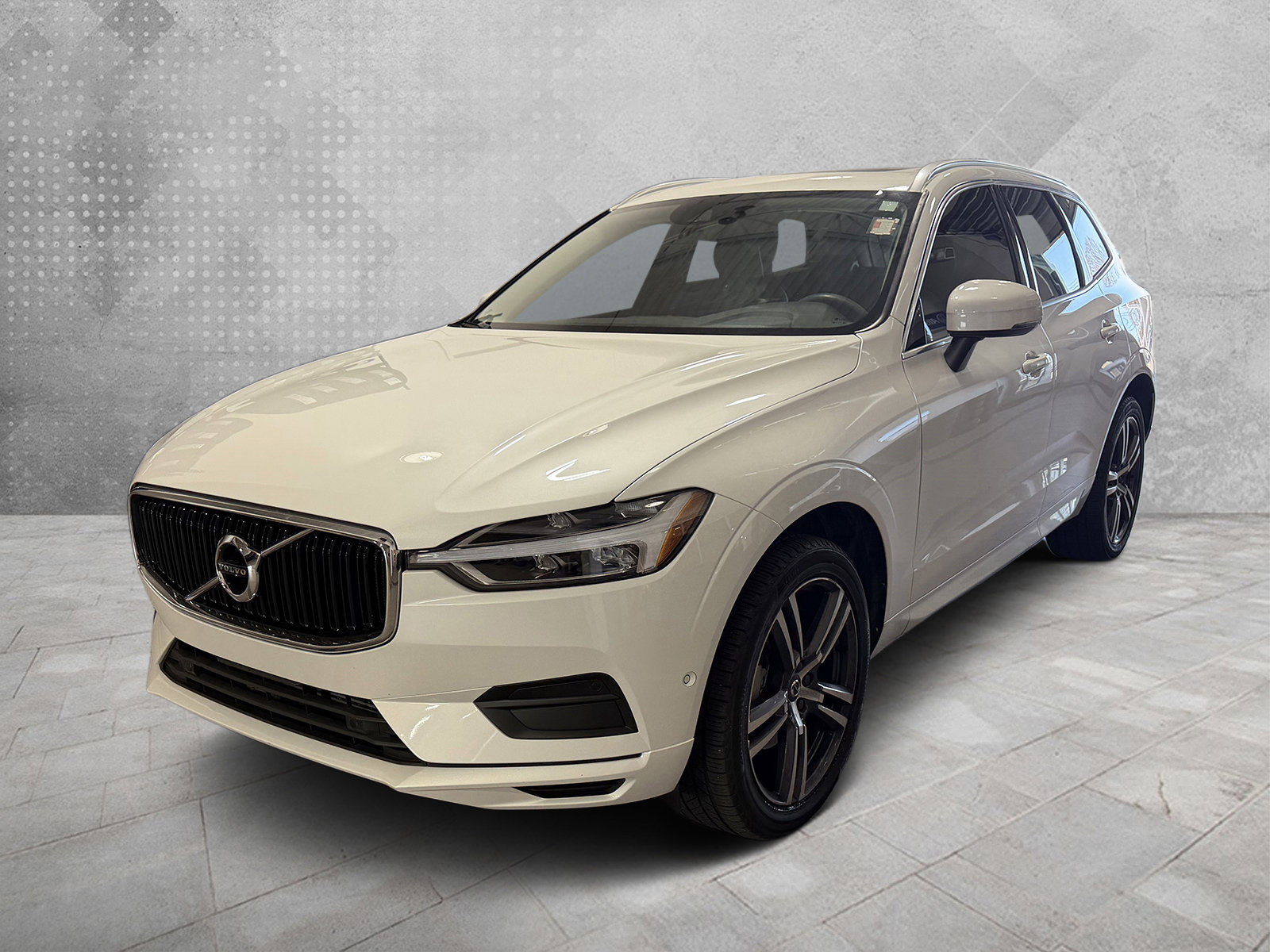 Used 2019 Volvo XC60 T5 Momentum w/ Multimedia Package image 4