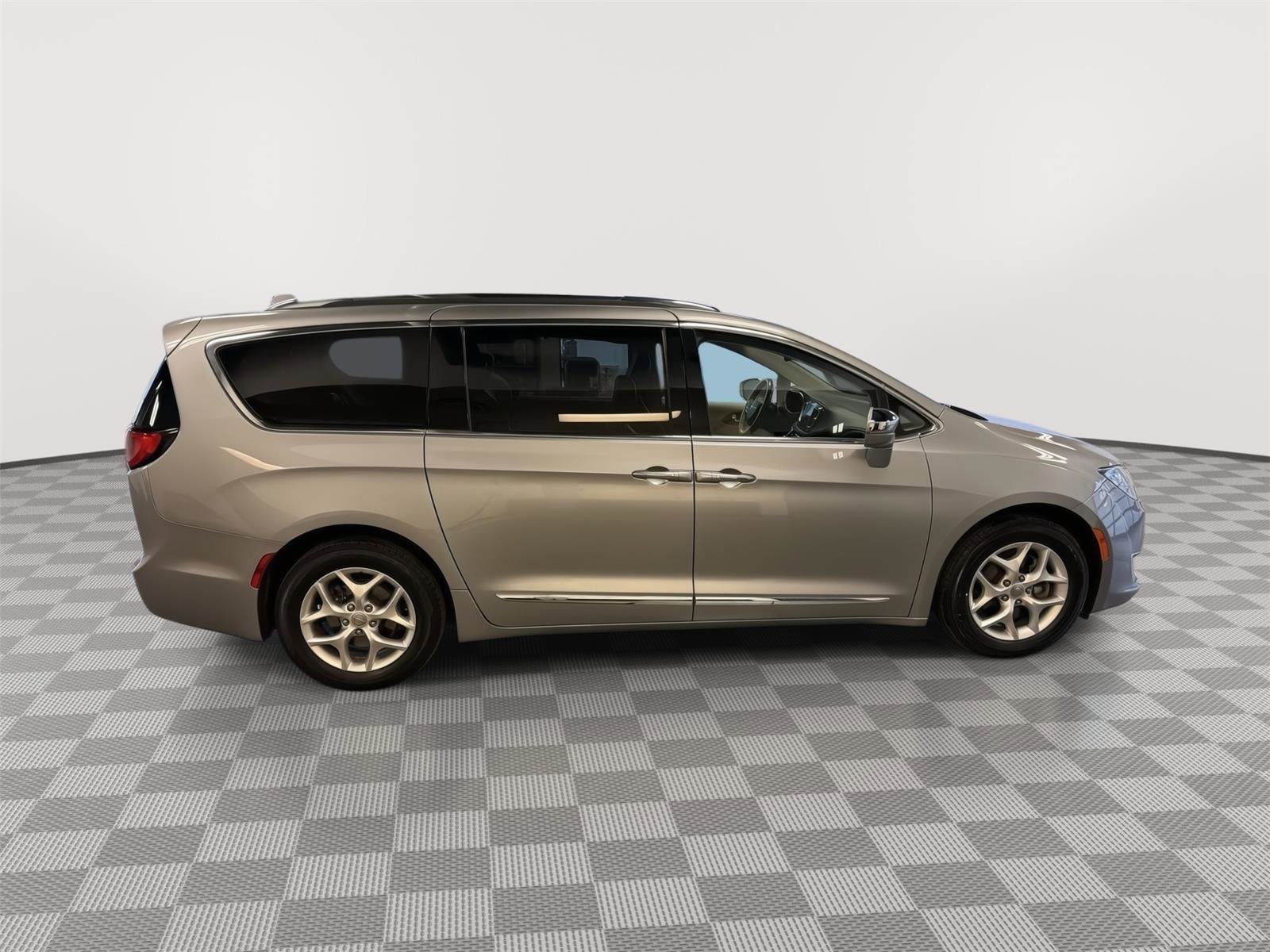Used 2020 Chrysler Pacifica Limited image 6