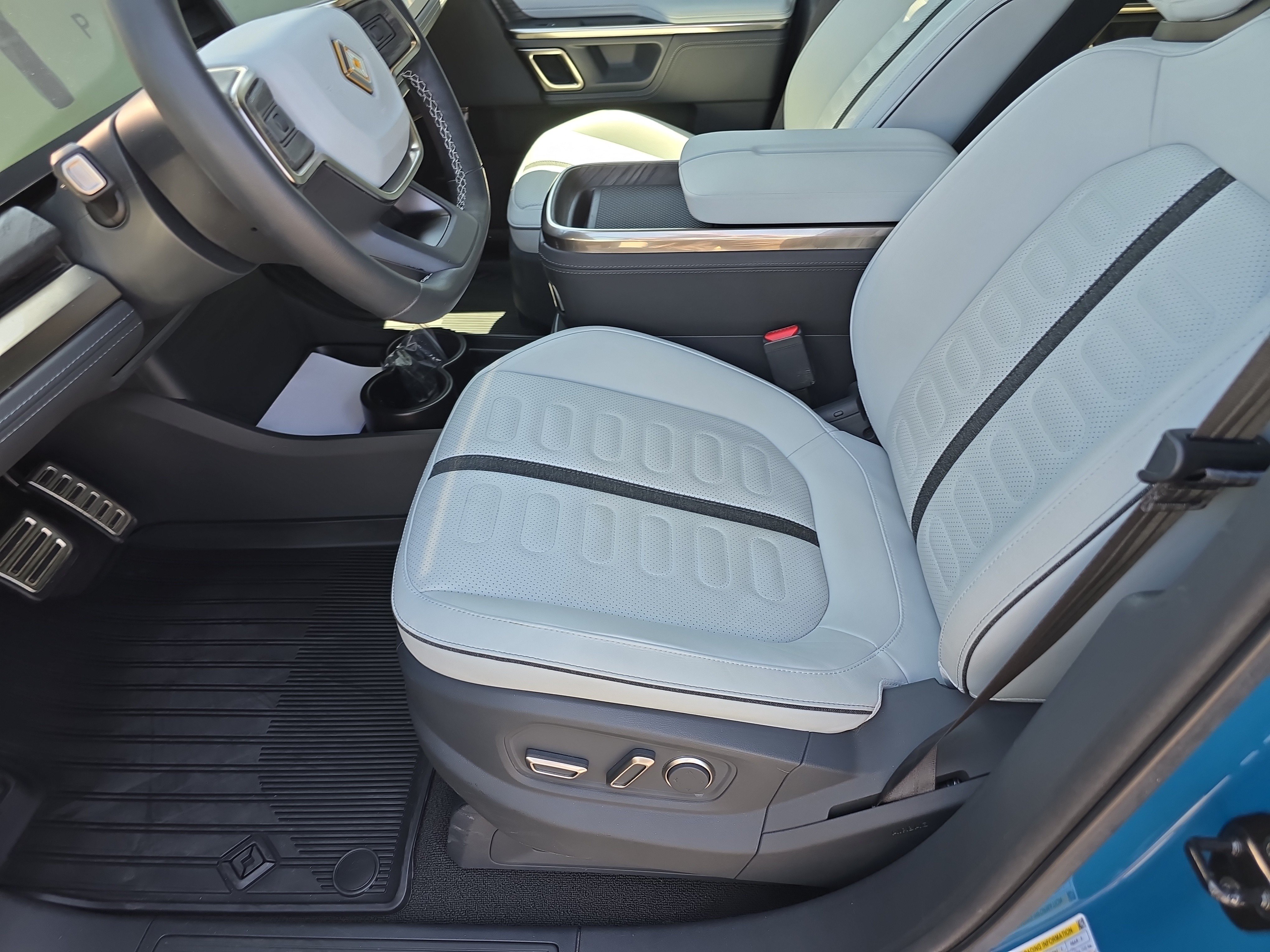 Used 2023 Rivian R1T Adventure AWD/4WD image 21