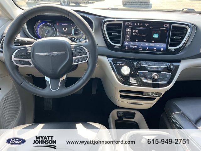 Used 2023 Chrysler Pacifica Touring-L image 13