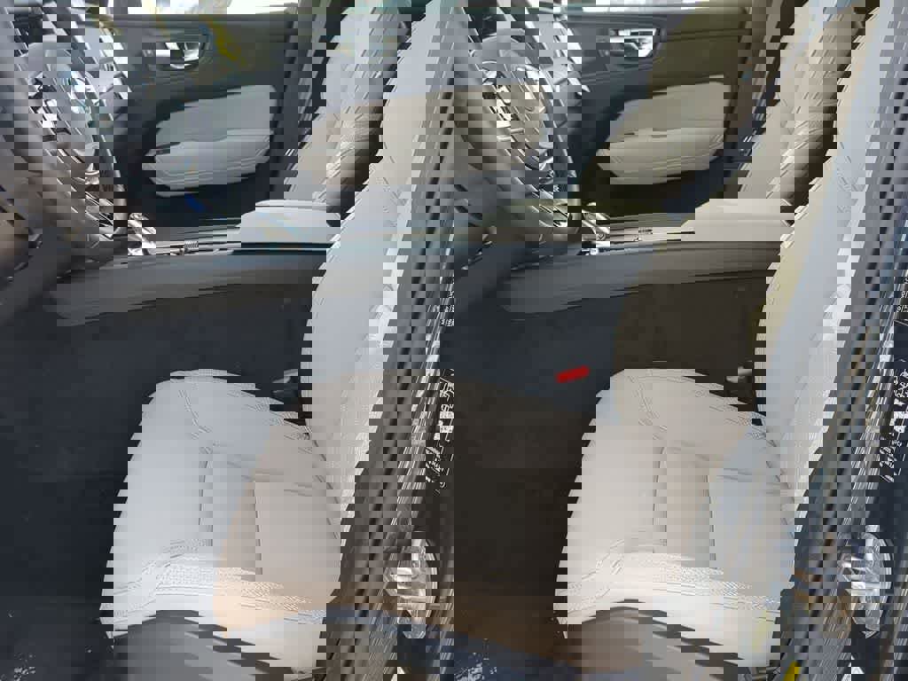 New 2026 Volvo XC60 B5 Plus w/ Protection Package Premier image 15