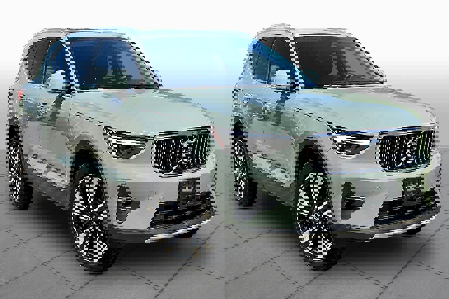 Used 2024 Volvo XC40 B5 Ultimate image 3