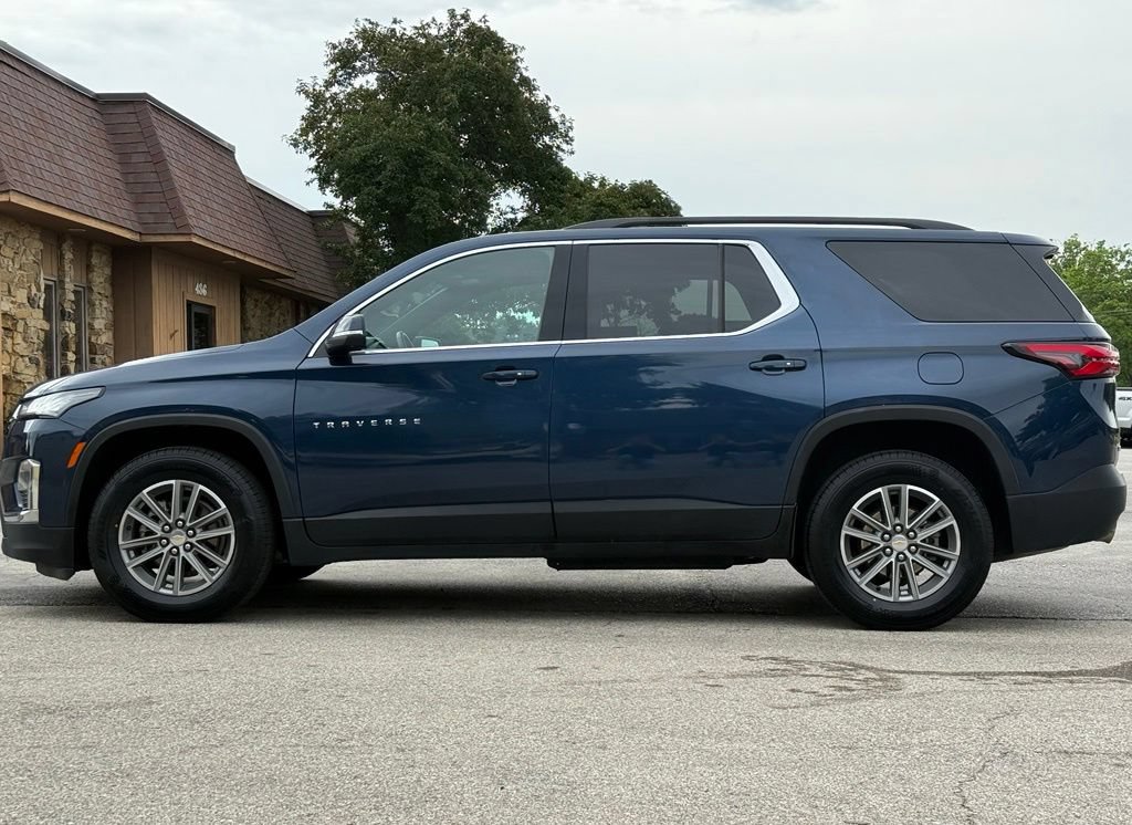 Used 2023 Chevrolet Traverse LT w/ Rear Camera Mirror Package AWD/4WD image 2