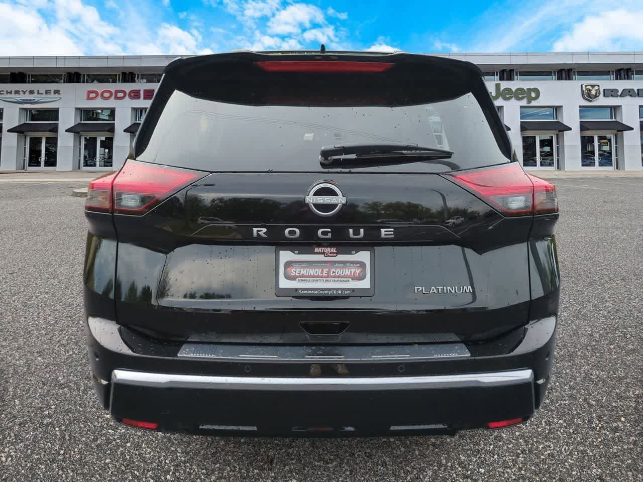 Used 2025 Nissan Rogue Platinum FWD image 7