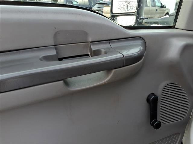 Used 1999 Ford F550 2WD Regular Cab Super Duty image 16