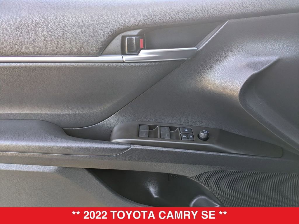 Used 2022 Toyota Camry SE image 11