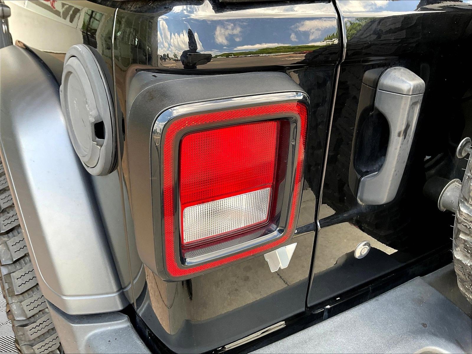 Used 2018 Jeep Wrangler Sport AWD/4WD image 22