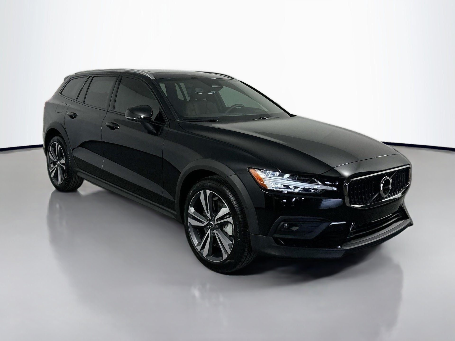 New 2026 Volvo V60 B5 Cross Country Plus w/ Protection Package Premier AWD/4WD image 3