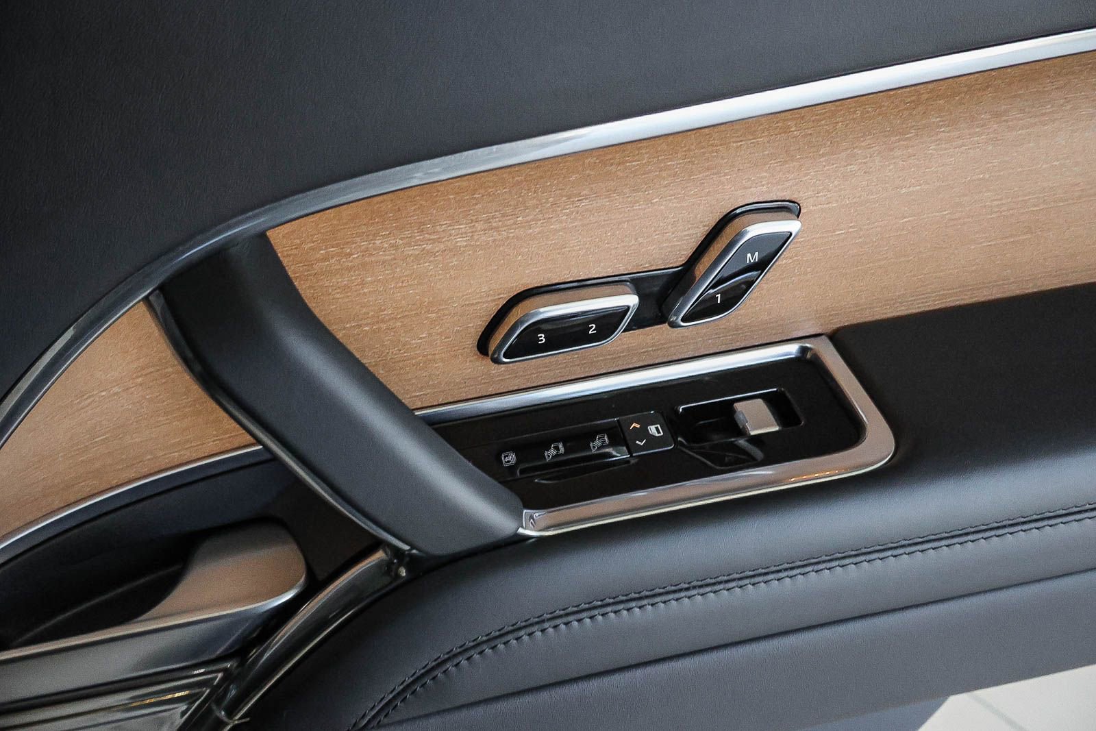 Used 2024 Land Rover Range Rover SV image 21