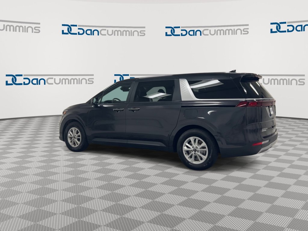 Used 2023 Kia Carnival LX FWD image 6