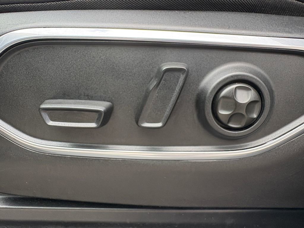 Certified 2024 Jeep Wagoneer L Series III w/ Flexible Seating Group image 12