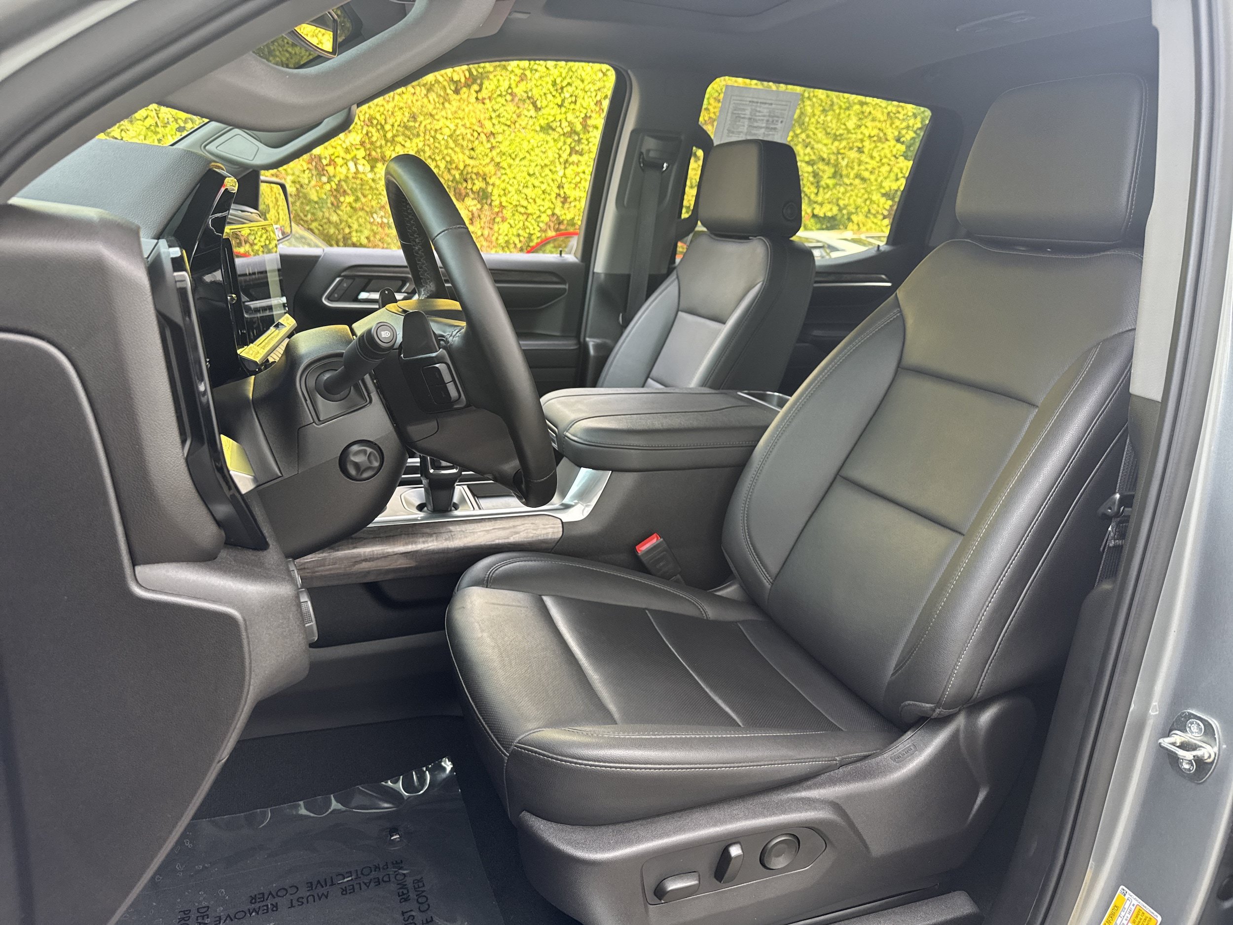 Used 2024 Chevrolet Silverado 1500 LTZ w/ LTZ Premium Package AWD/4WD image 5