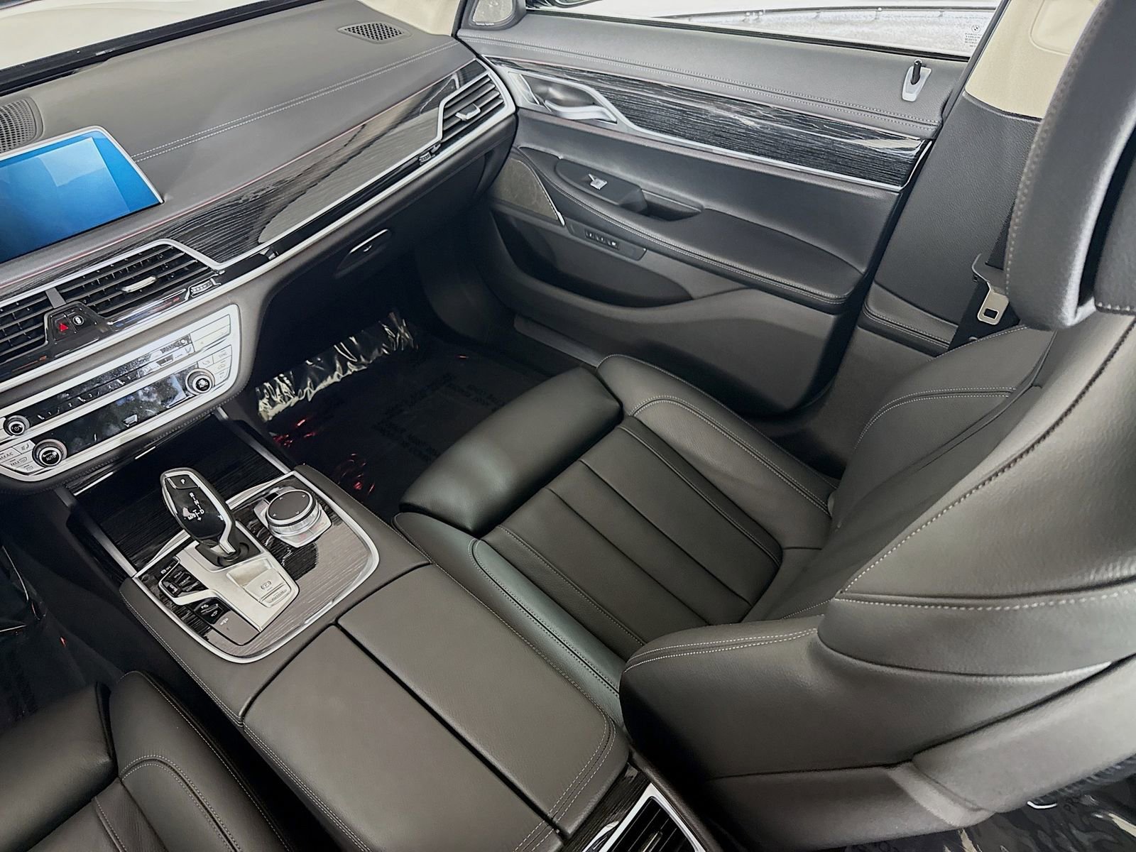 Certified 2022 BMW 740i image 25