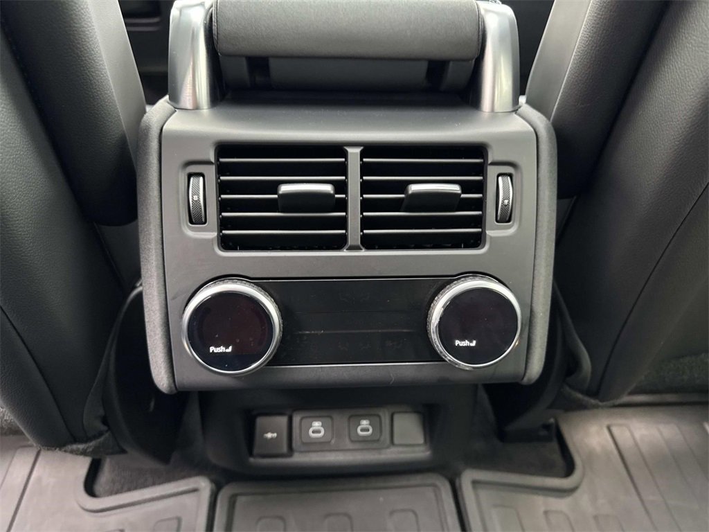 Used 2025 Land Rover Discovery Dynamic SE image 16