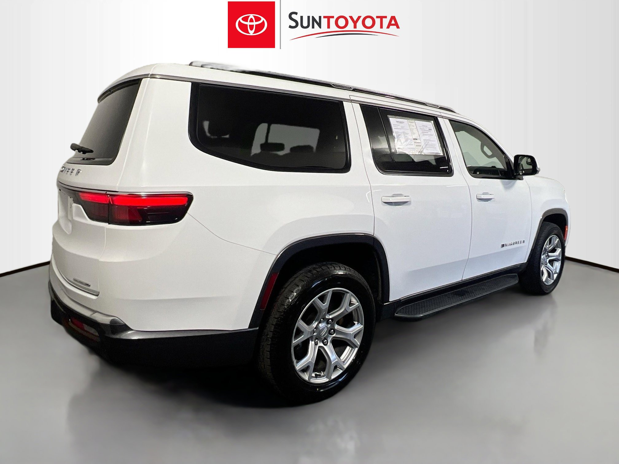 Used 2022 Jeep Wagoneer Series II AWD/4WD image 4