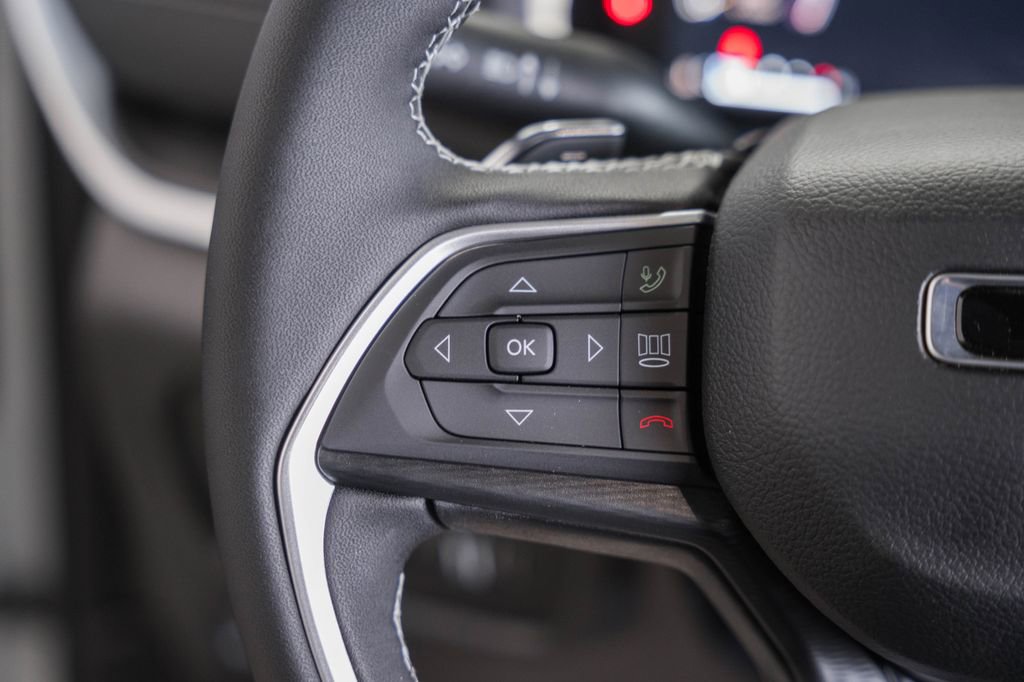 New 2025 Jeep Grand Cherokee Altitude image 26