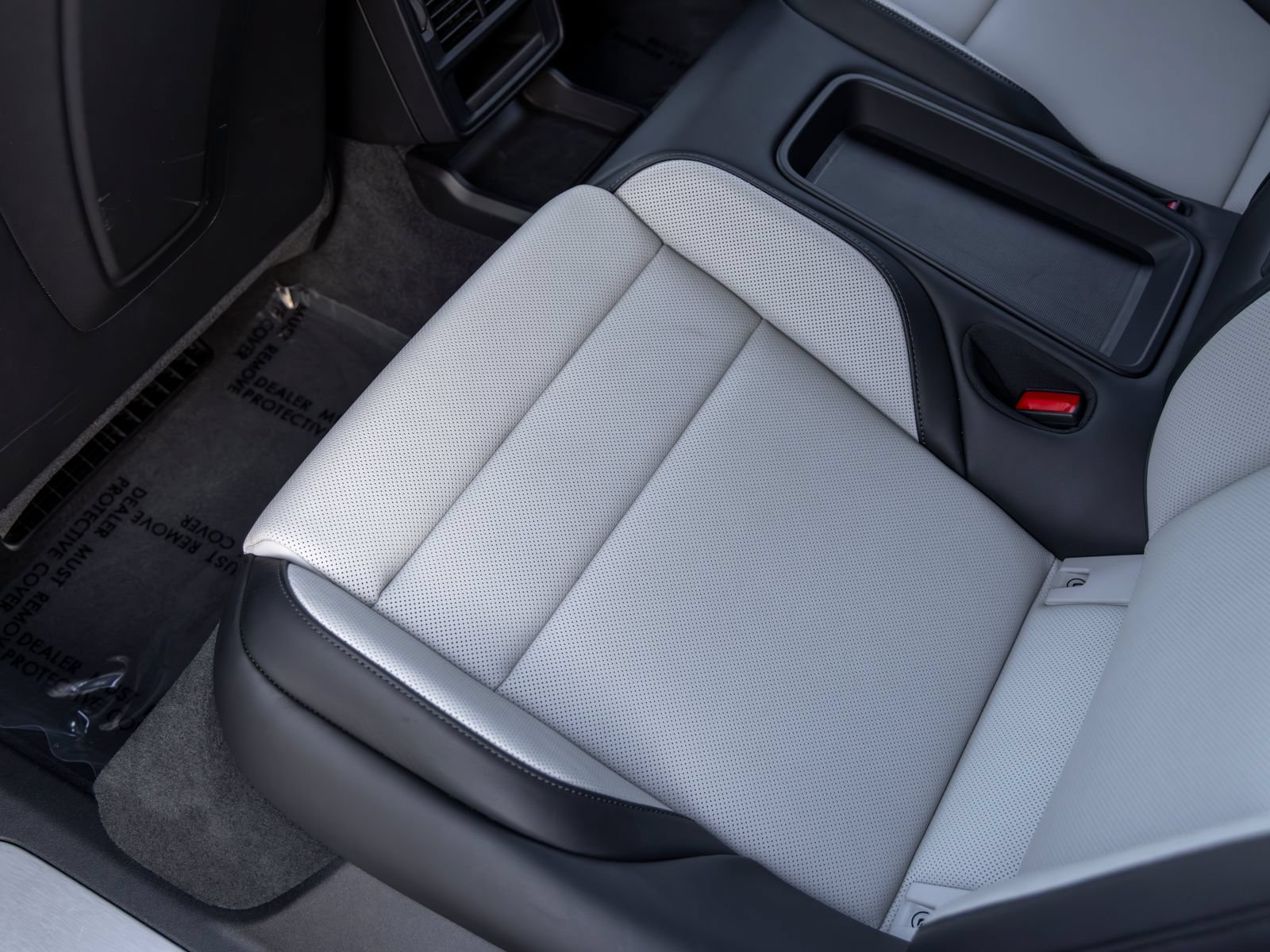 Certified 2025 Porsche Taycan AWD/4WD image 39