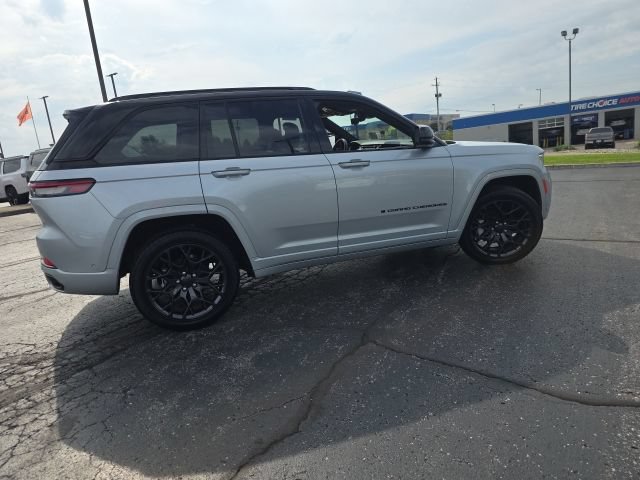 Used 2025 Jeep Grand Cherokee Summit AWD/4WD image 9
