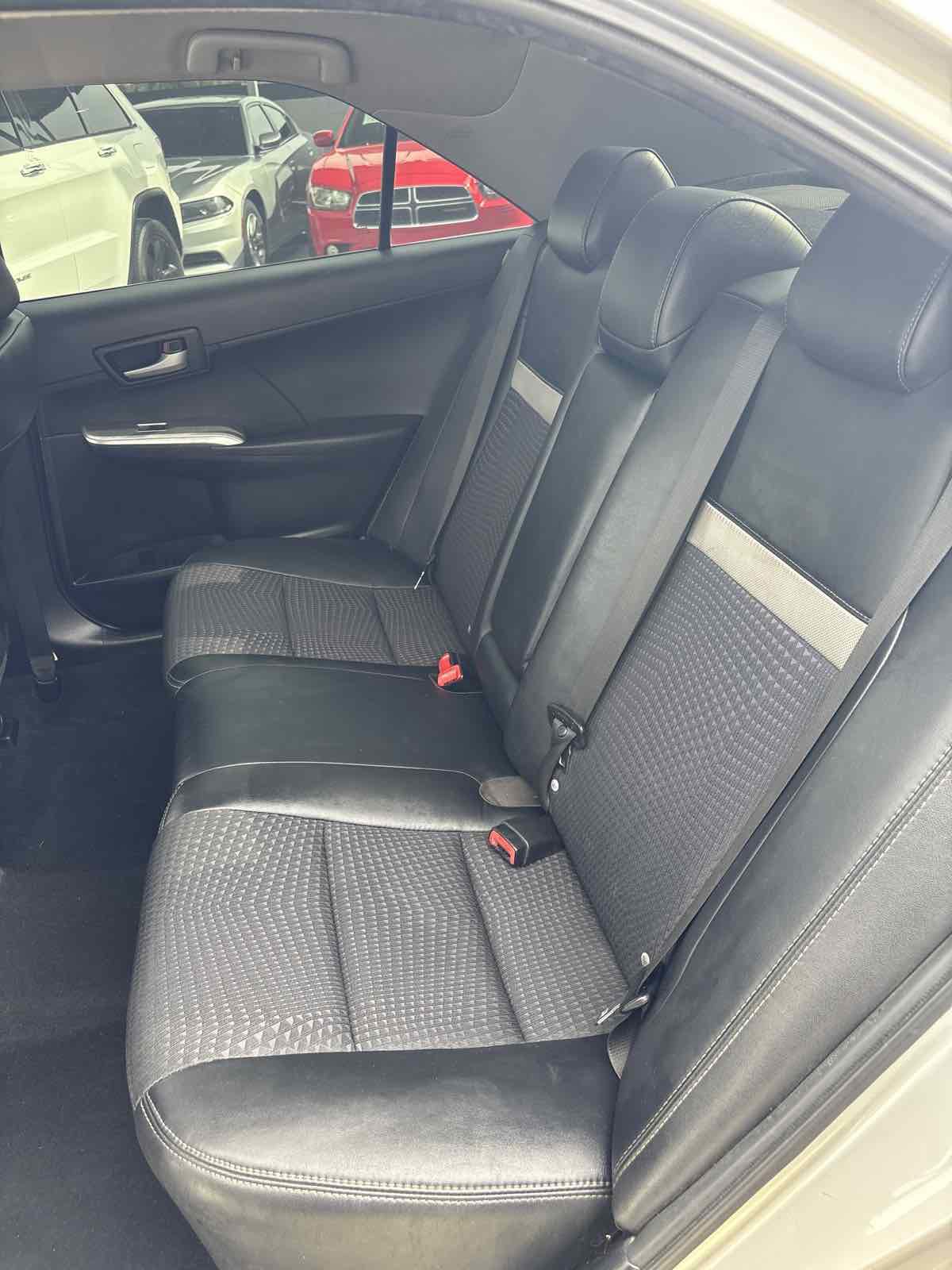 Used 2012 Toyota Camry SE image 10