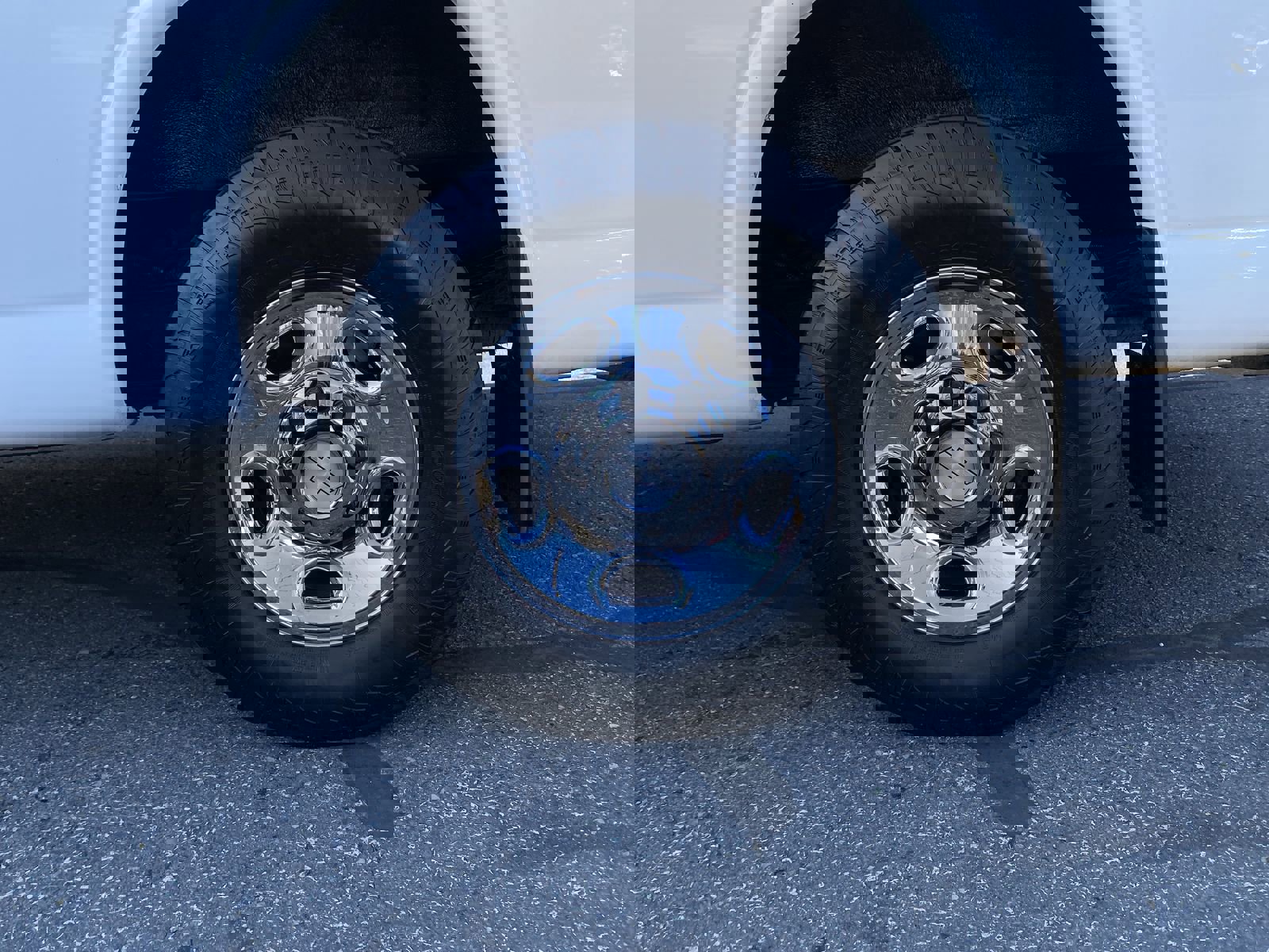 Used 2018 Chevrolet Express 2500 w/ Driver Convenience Package image 81