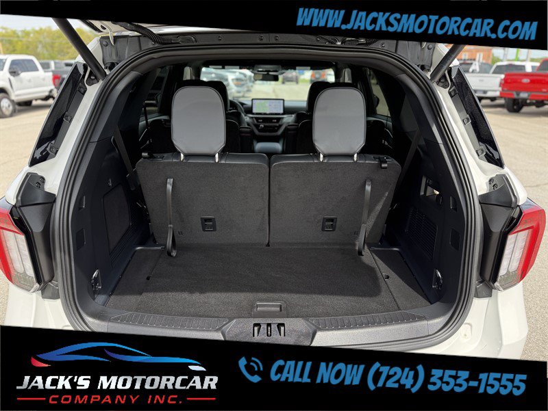 Used 2025 Ford Explorer ST-Line w/ ST-Line Street Pack AWD/4WD image 13