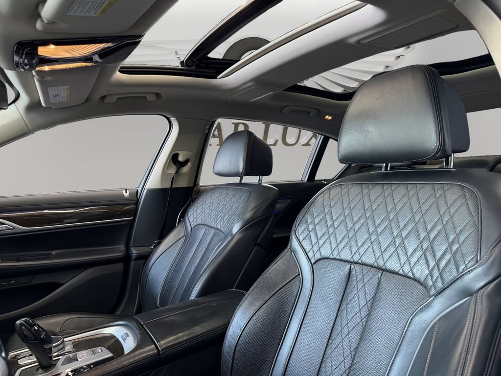 Used 2020 BMW 740i w/ Premium Package RWD image 9