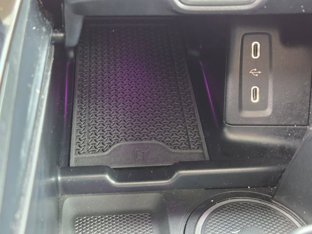 Used 2025 Mercedes-Benz GLC 300 4MATIC image 18