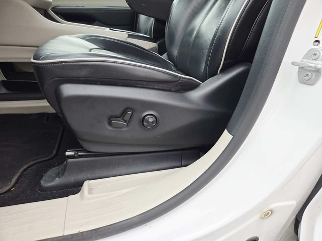 Used 2022 Chrysler Pacifica Limited AWD/4WD image 39