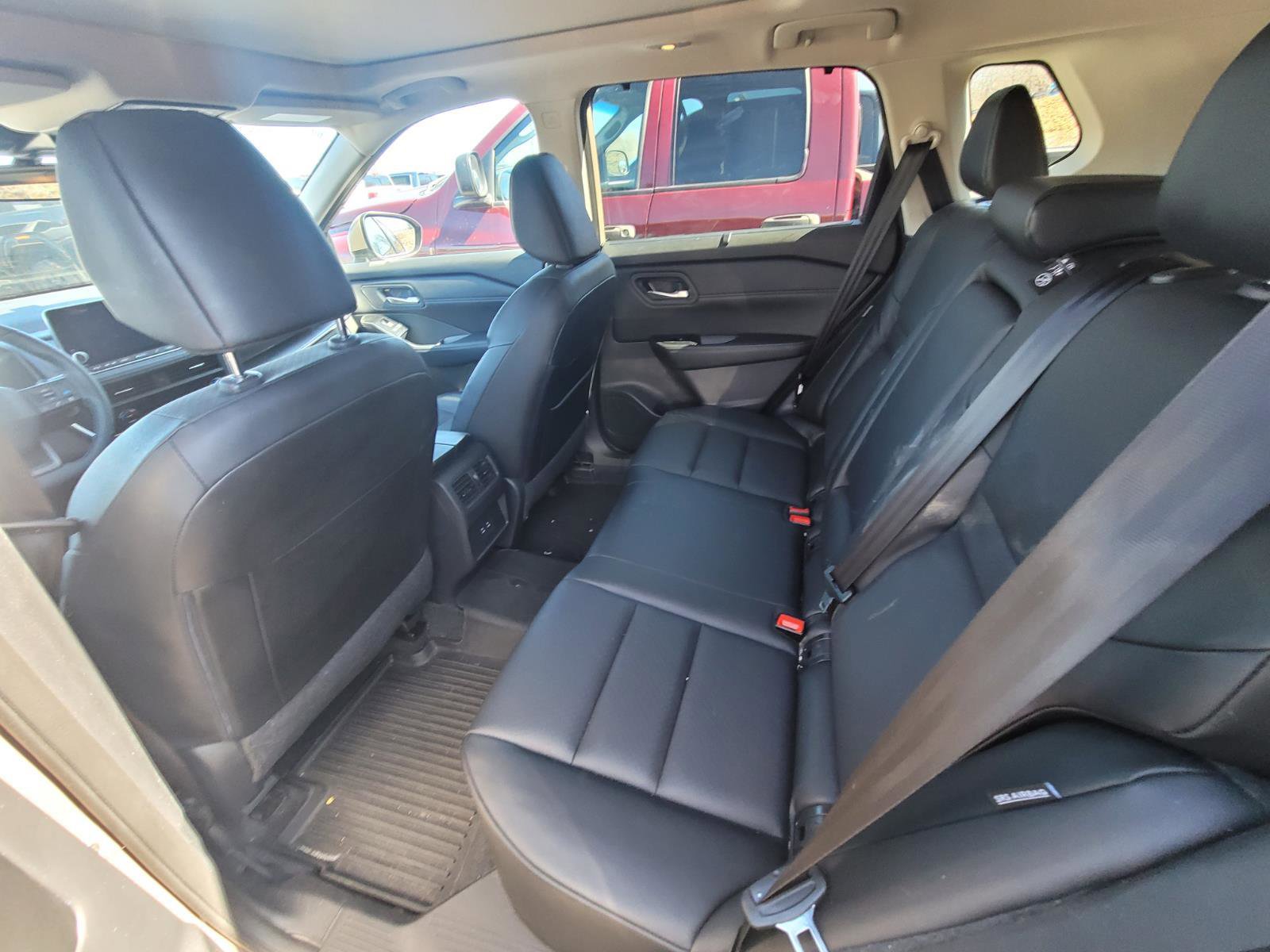 Used 2025 Nissan Rogue SV w/ SV Premium Package image 8