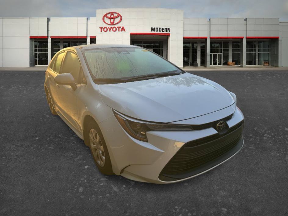 Used 2026 Toyota Corolla LE FWD image 3
