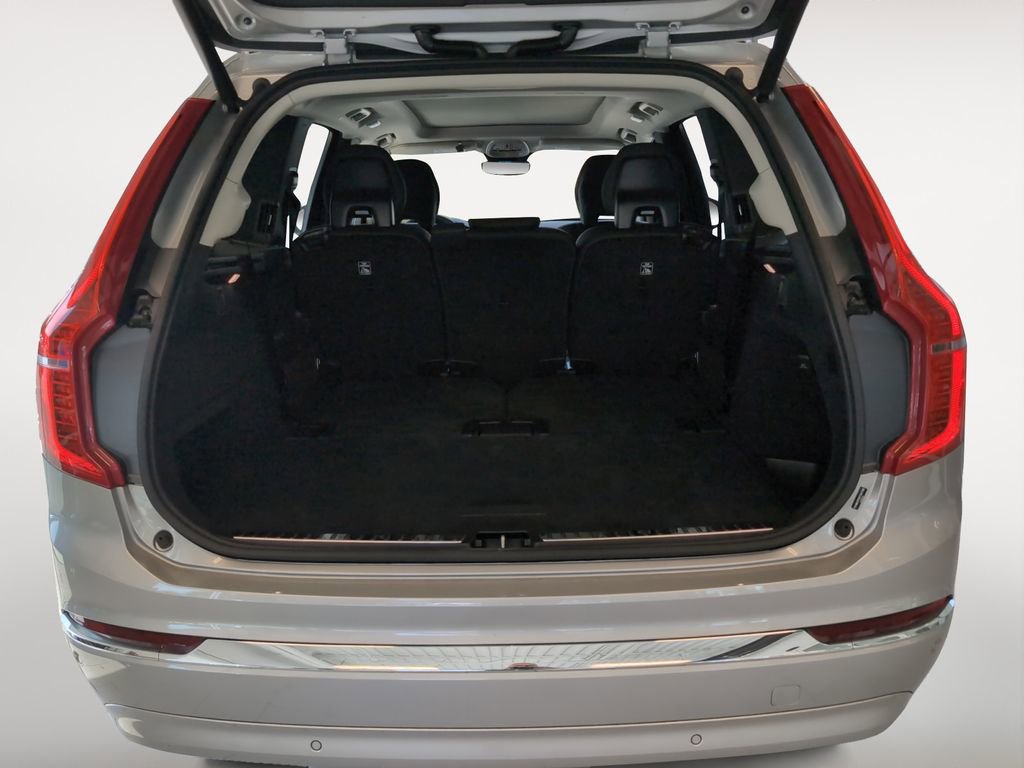 Used 2025 Volvo XC90 B6 Plus image 12