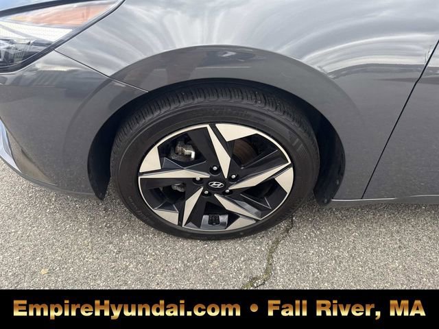 Used 2023 Hyundai Elantra Limited w/ Cargo Package image 11