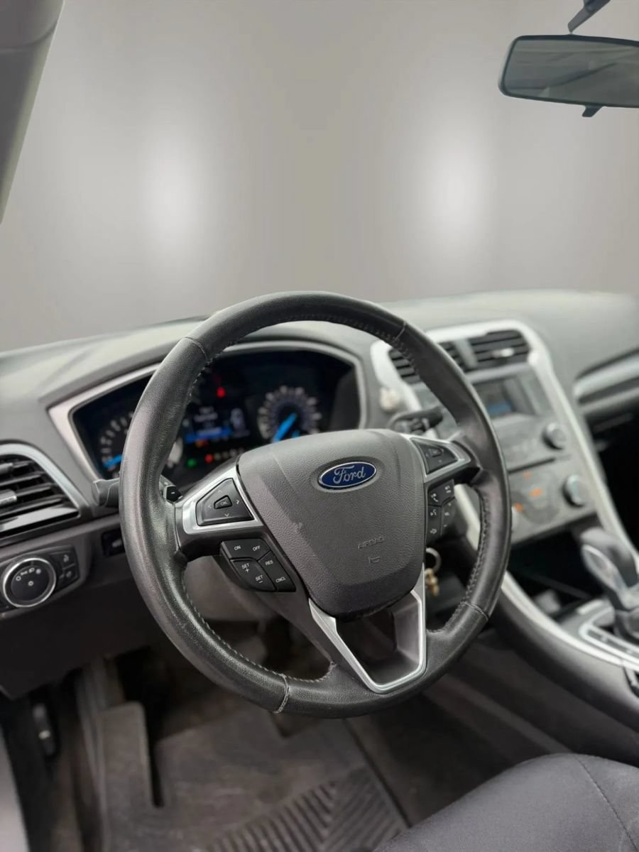 Used 2014 Ford Fusion SE w/ Equipment Group 201A FWD image 9