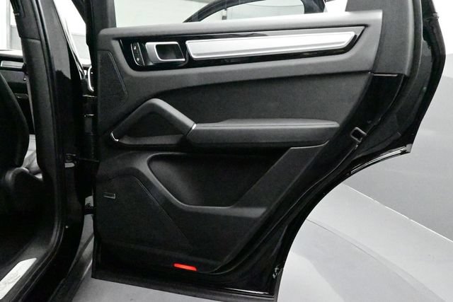 Certified 2022 Porsche Cayenne Platinum Edition AWD/4WD image 18
