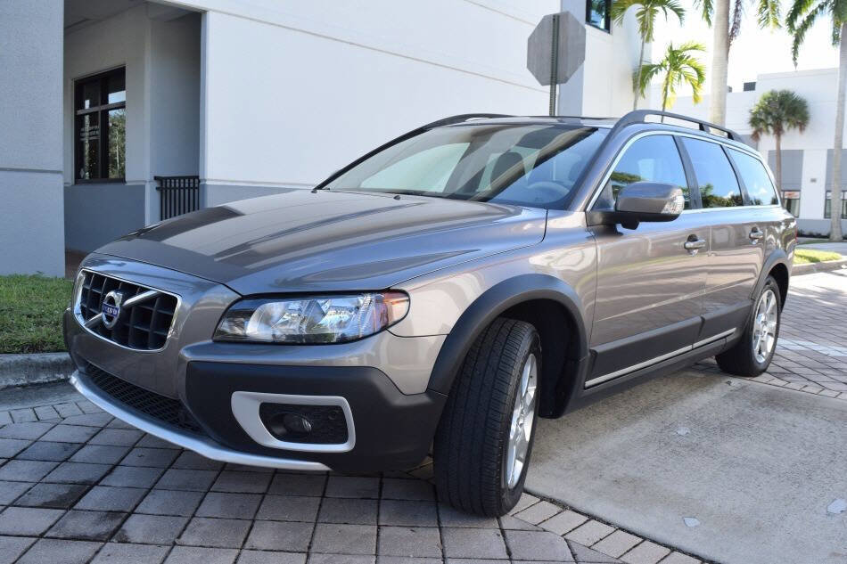 Used 2011 Volvo XC70 3.2 w/ Premium Pkg image 2