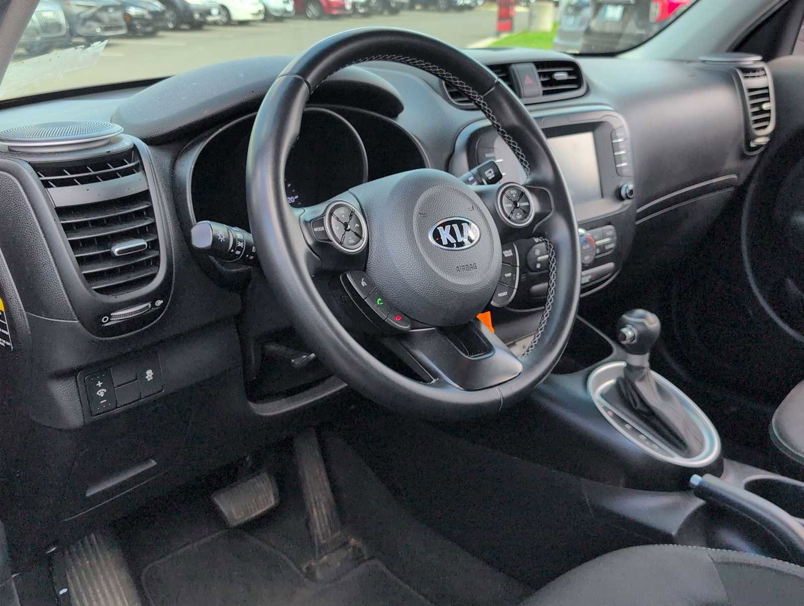 Used 2018 Kia Soul + image 10